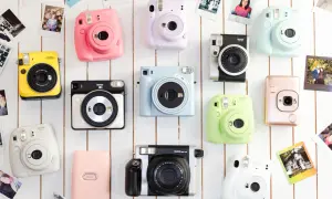 Kolorowe aparaty Instax Mini i inne modele, w tym Instax Wide 300. Jaki Instax najlepszy? Wybór zależy od Ciebie!