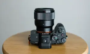 Jakie obiektywy do Sony A7? Top 5 rekomendacji dla fotografów