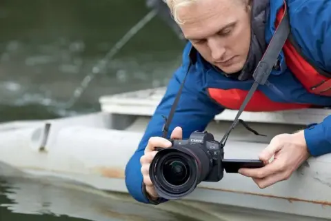 Najlepszy obiektyw uniwersalny Canon – jak wybrać idealny do każdej sytuacji?