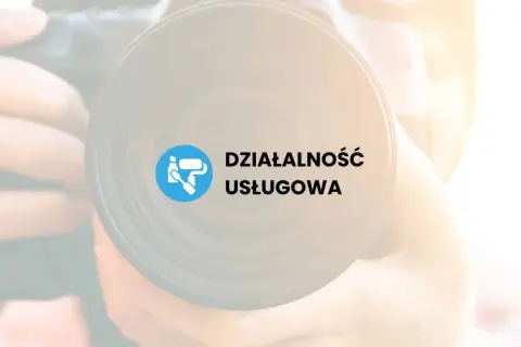 Chcesz wiedzieć, jak zarobić na fotografii? Ikona "Działalność usługowa" na tle aparatu sugeruje, że kluczem jest oferowanie usług.