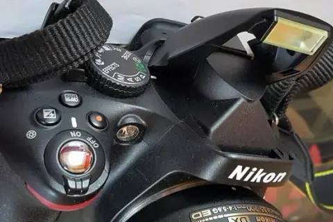 Jak wyłączyć lampę błyskową w aparacie Nikon: 2 skuteczne metody