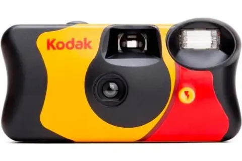 Jak tanio i szybko wywołać zdjęcia z aparatu jednorazowego Kodak