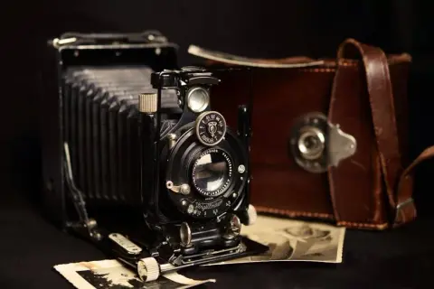 Pierwszy aparat fotograficzny: rewolucyjna historia, która zmieni twoje myślenie