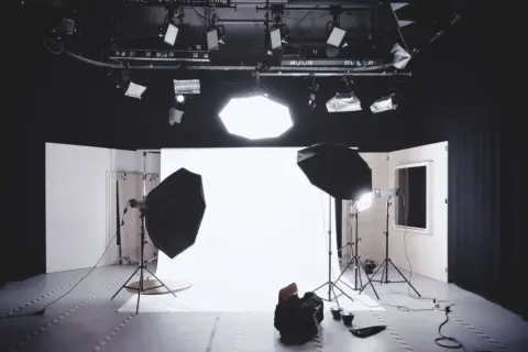 Profesjonalne zdjęcia z lampą błyskową. Uniknij najczęstszych wpadek fotograficznych