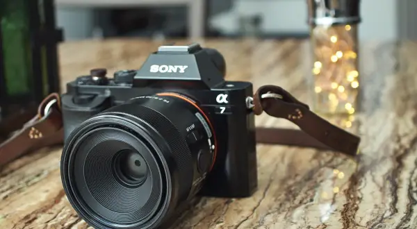 Najlepsze obiektywy do Sony A7 II: Profesjonalny wybór bez przepłacania