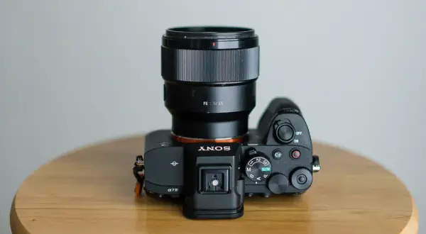 Jakie obiektywy do Sony A7? Top 5 rekomendacji dla fotografów