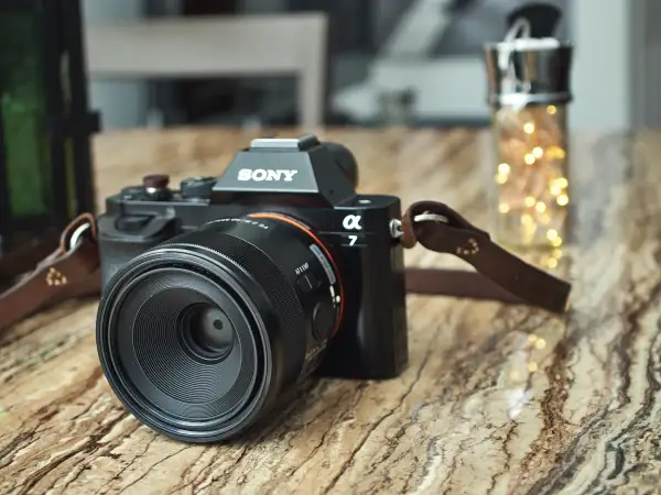 Najlepsze obiektywy do Sony A7 II: Profesjonalny wybór bez przepłacania
